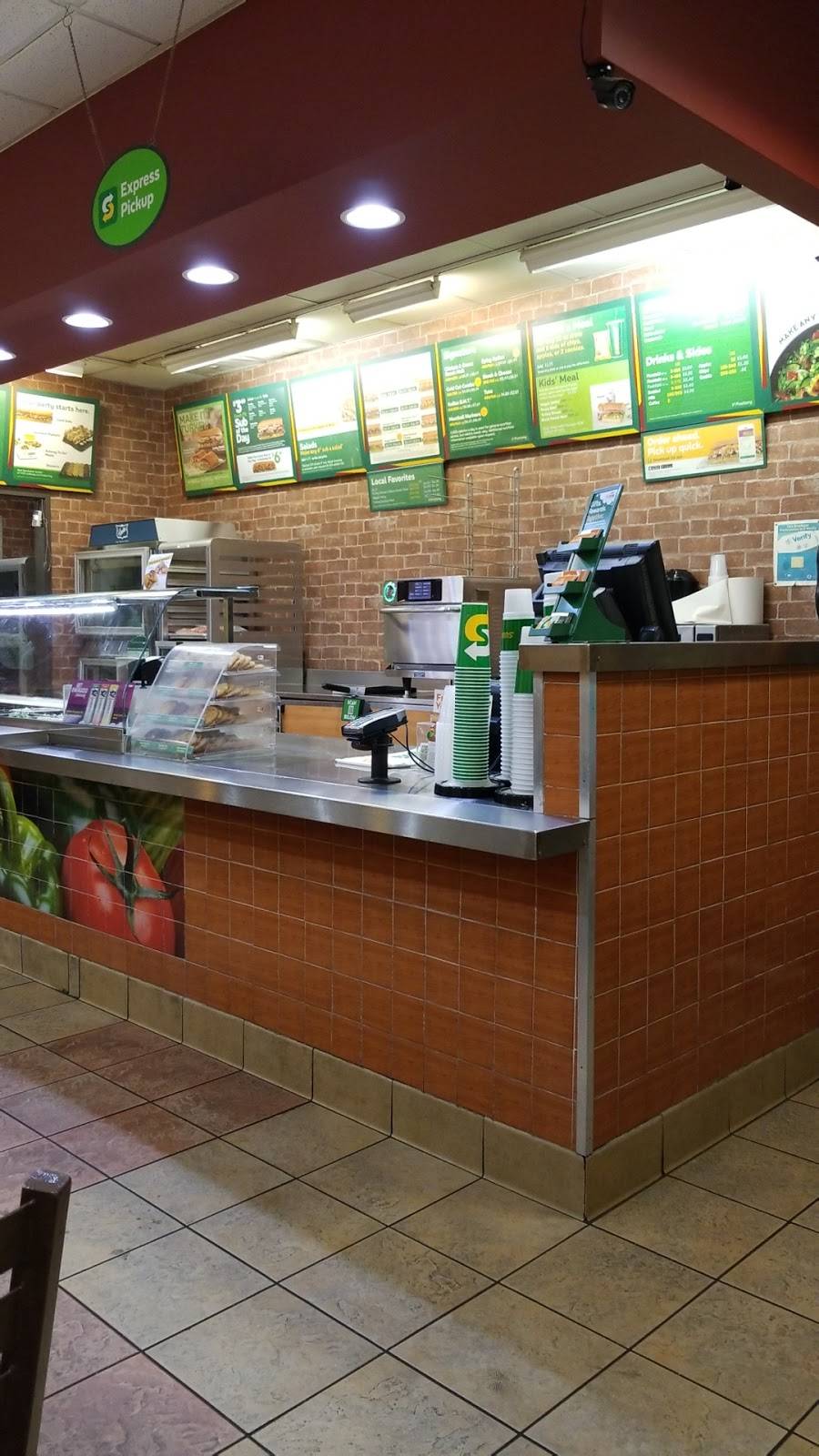 Subway | restaurant | Safeway Plaza, 5830 W Thunderbird Rd Suite B 2, Glendale, AZ 85306, USA | 6029424219 OR +1 602-942-4219