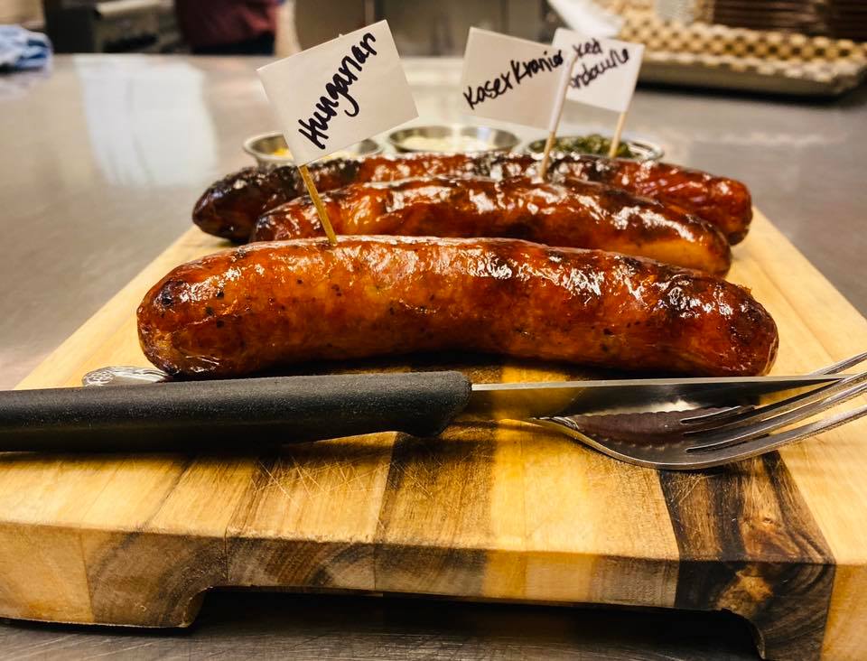 Bangers & Brews - Eastside | restaurant | 1462 NE Cushing Dr #140, Bend, OR 97701, USA | 5417976886 OR +1 541-797-6886