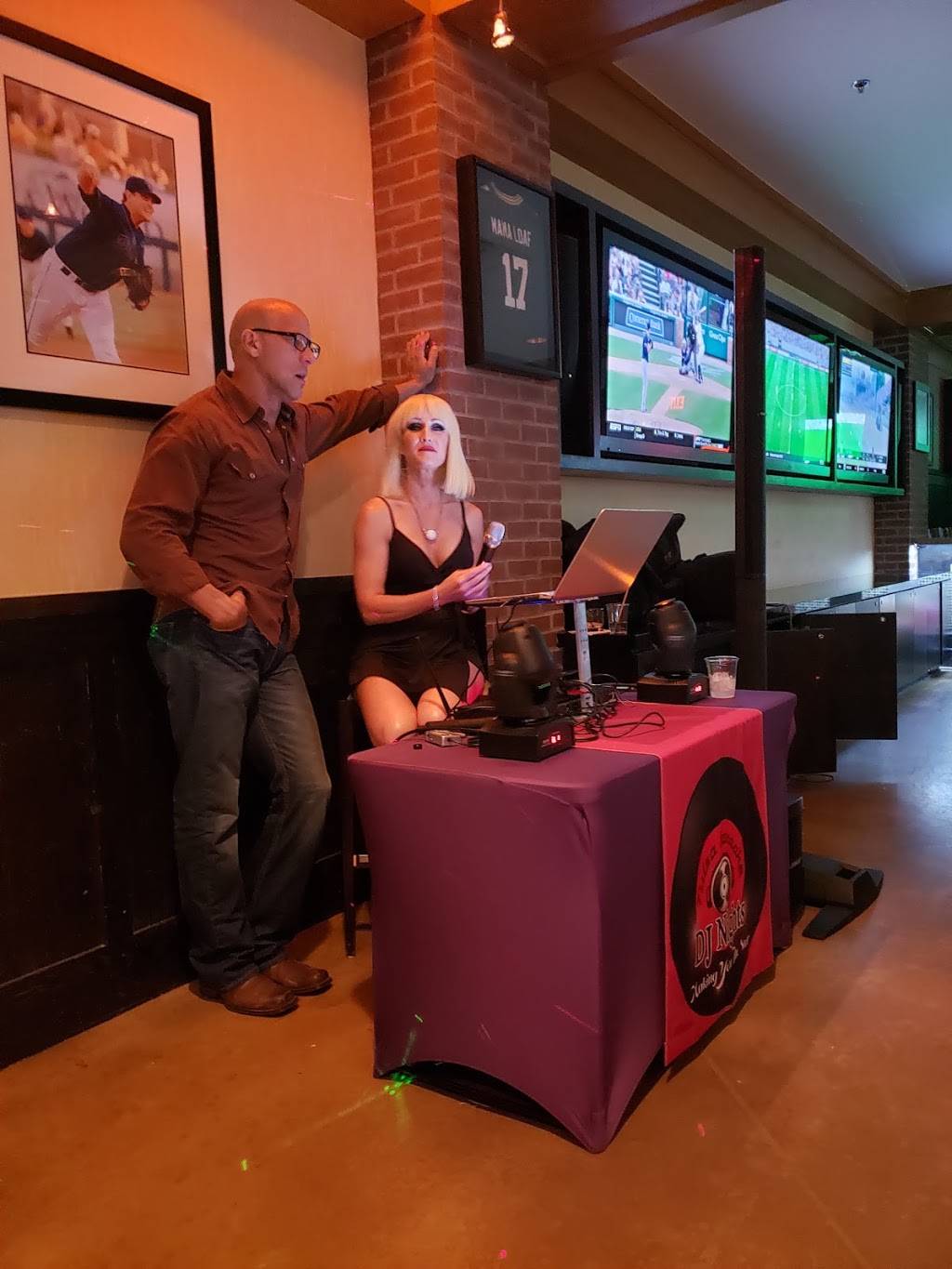 Remingtons Sports Bar | restaurant | 1902 E 71st St, Tulsa, OK 74136, USA | 9185233587 OR +1 918-523-3587