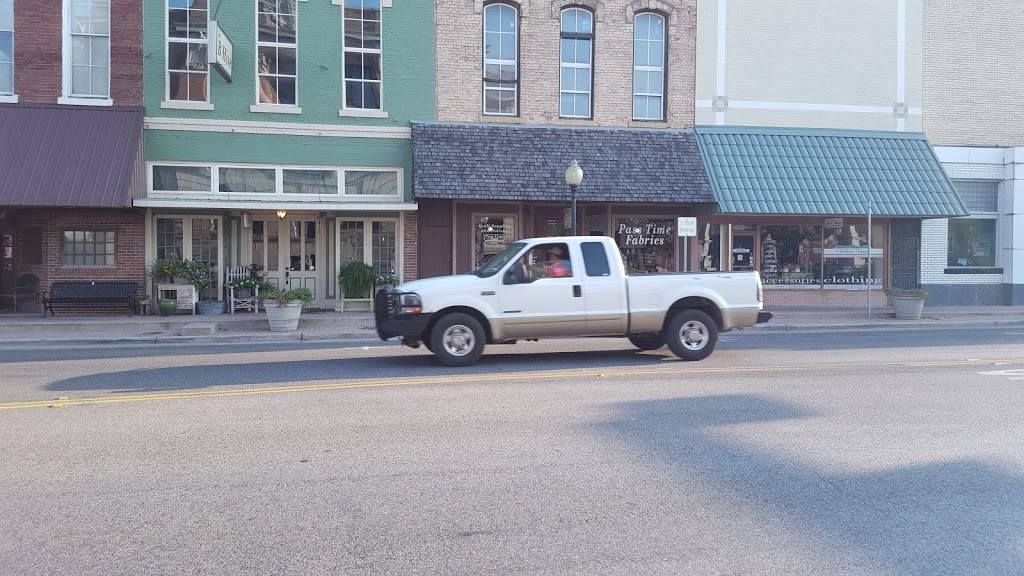 Fried Pie Co & Restaurant | restaurant | 202 W Main St, Gainesville, TX 76240, USA | 9406657641 OR +1 940-665-7641