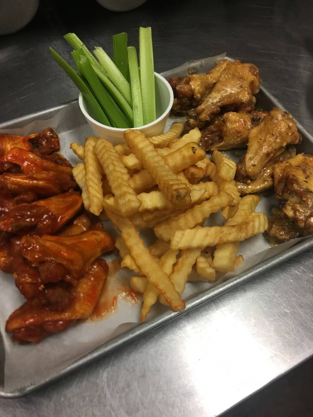 Legends Sports Grill | restaurant | 155 Legends Dr D, Lebanon, TN 37087, USA | 6154444240 OR +1 615-444-4240