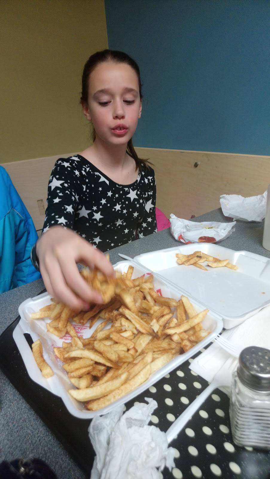 Chez Fritz | restaurant | 562 Boulevard Maloney E, Gatineau, QC J8P 1G1, Canada | 8196639195 OR +1 819-663-9195