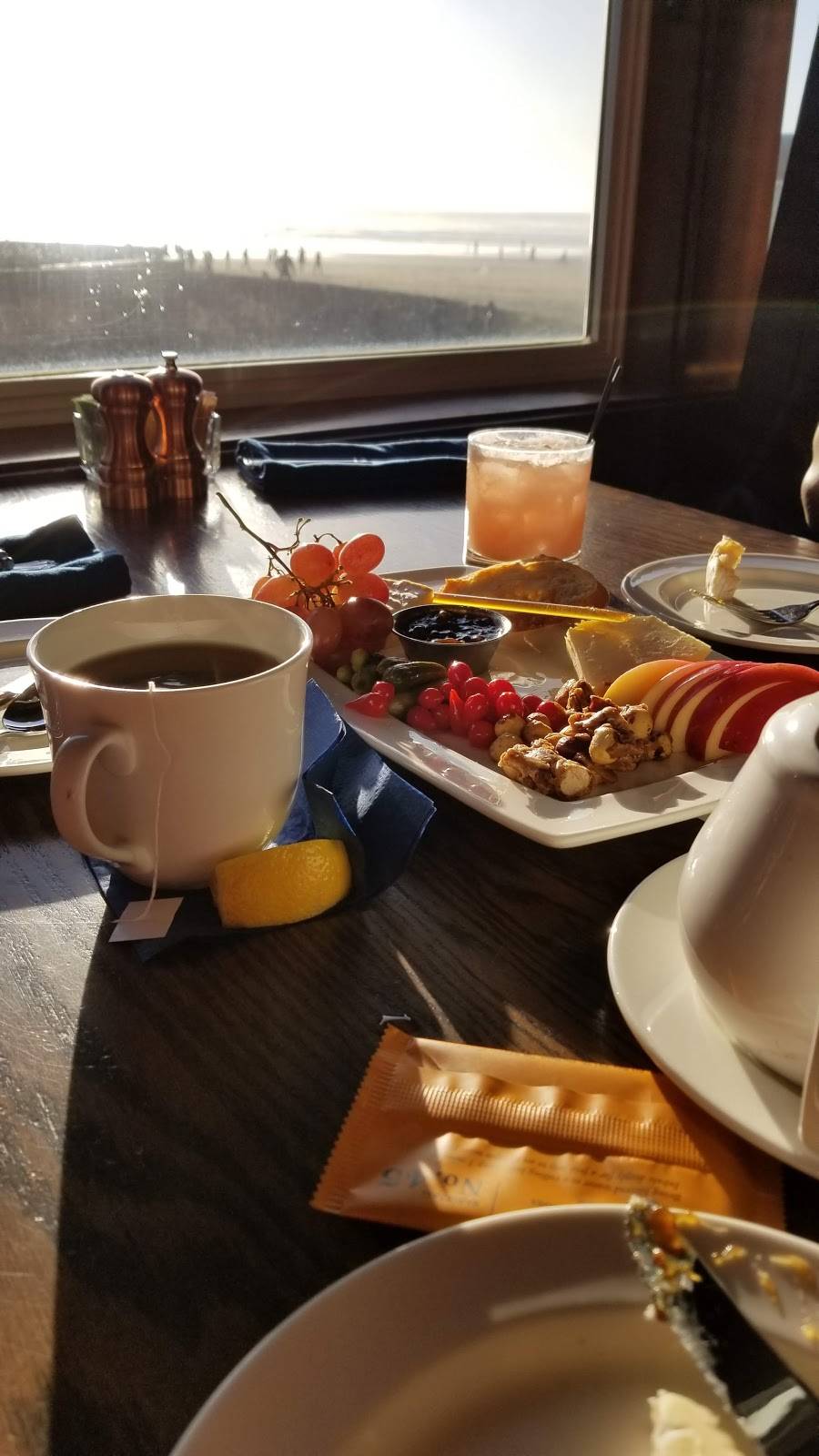 The Wayfarer Restaurant and Lounge | restaurant | 1190 Pacific Dr, Cannon Beach, OR 97110, USA | 5034361108 OR +1 503-436-1108