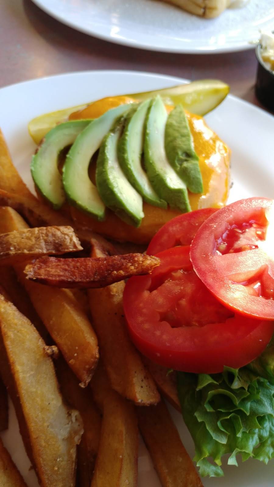 Shoreline Diner & Vegetarian Enclave | restaurant | 345 Boston Post Rd, Guilford, CT 06437, USA | 2034587380 OR +1 203-458-7380