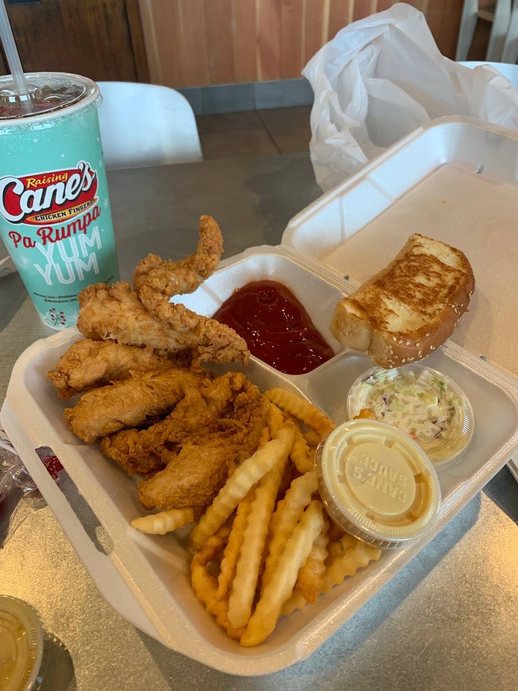 Raising Canes Chicken Fingers | meal takeaway | 7585 N Academy Blvd, Colorado Springs, CO 80920, USA | 7195931599 OR +1 719-593-1599
