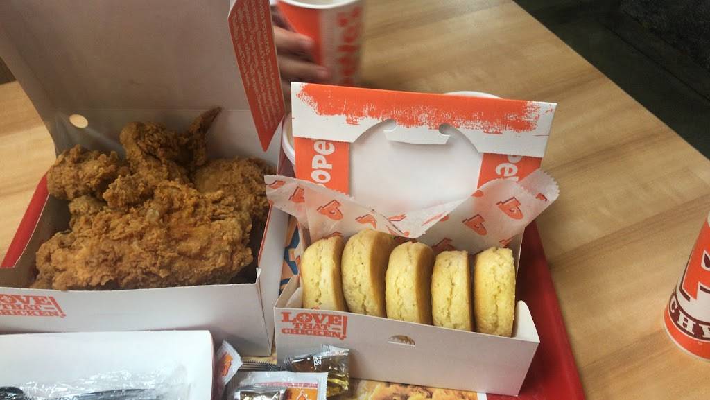 Popeyes Louisiana Kitchen | restaurant | 2701 E Busch Blvd, Tampa, FL 33612, USA | 8139354789 OR +1 813-935-4789