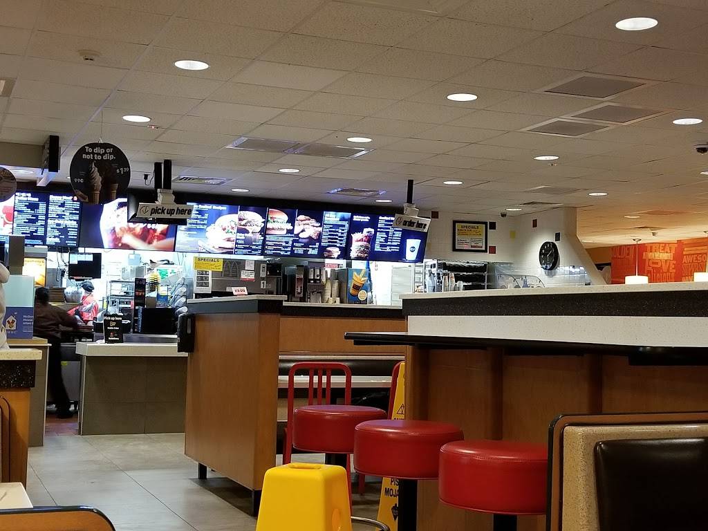 McDonalds | cafe | 1576 N Rand Rd, Palatine, IL 60067, USA | 8479910949 OR +1 847-991-0949