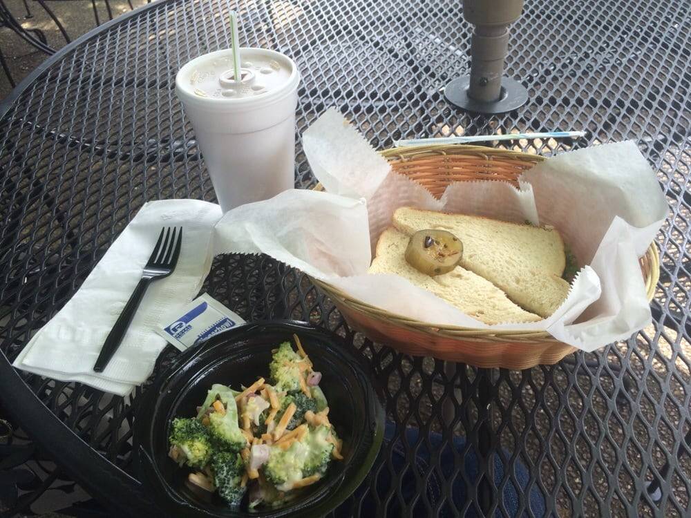 Lyns Gracious Goodness | restaurant | 2306 Whitesburg Dr, Huntsville, AL 35801, USA | 2565332607 OR +1 256-533-2607