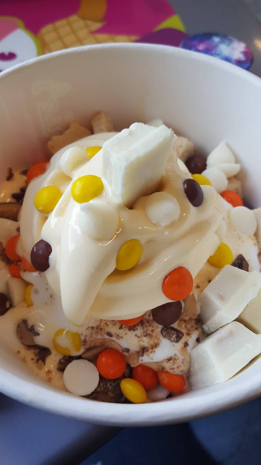 Menchies Frozen Yogurt | bakery | 4100 N Alafaya Trail Ste 109, Orlando, FL 32826, USA | 4076584817 OR +1 407-658-4817