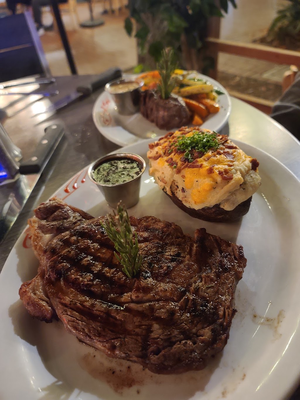 Holdrens Steaks & Seafood | restaurant | 512 State St, Santa Barbara, CA 93101, USA | 8059653363 OR +1 805-965-3363