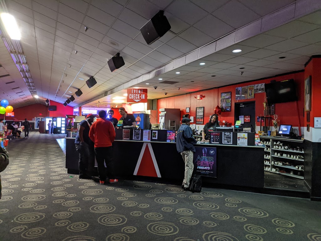 Bowlero East Carolina | restaurant | 700 Red Banks Rd, Greenville, NC 27858, USA | 2523555510 OR +1 252-355-5510