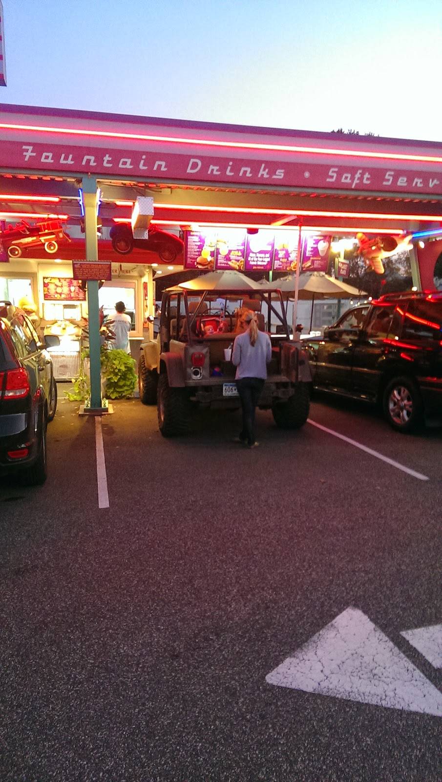 Clays Galaxy Drive In | restaurant | 3712 Quebec Ave S, Minneapolis, MN 55426, USA | 9522777777 OR +1 952-277-7777