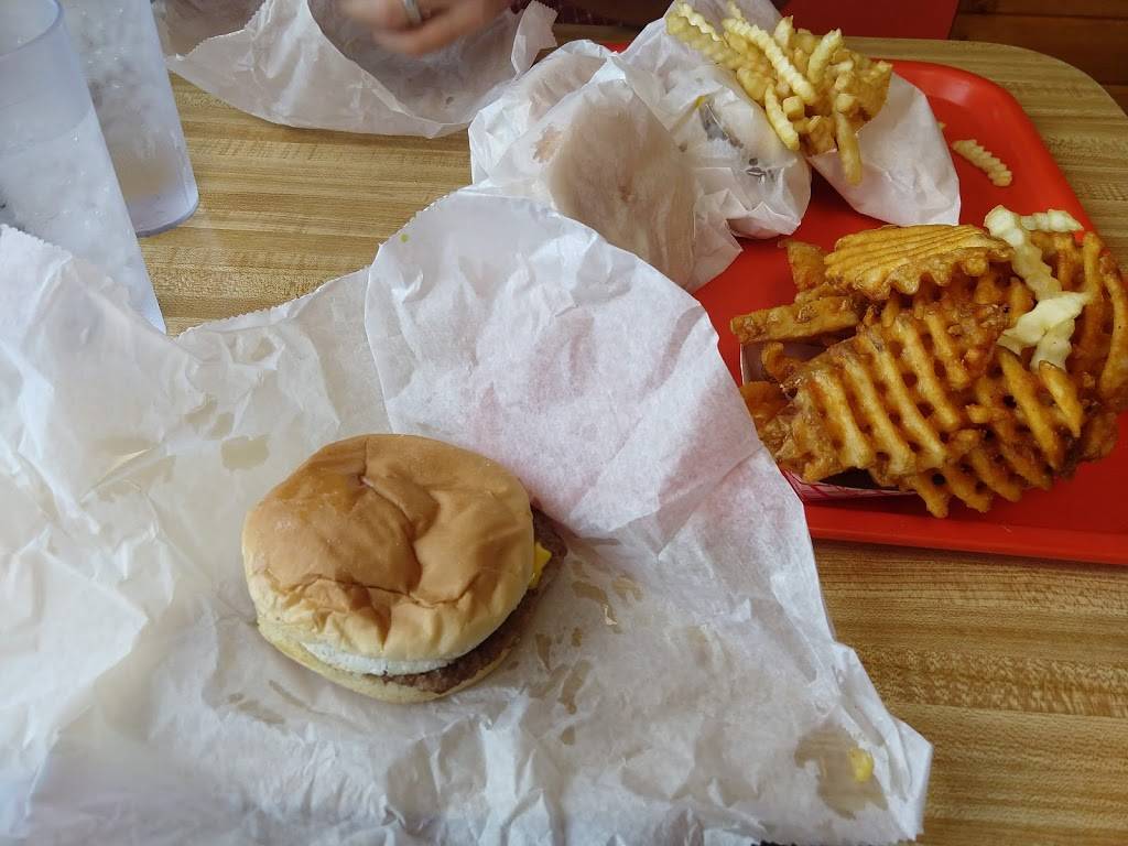 Julians Drive In | restaurant | 8190 Old Hwy 50, Flora, IL 62839, USA | 6186625636 OR +1 618-662-5636