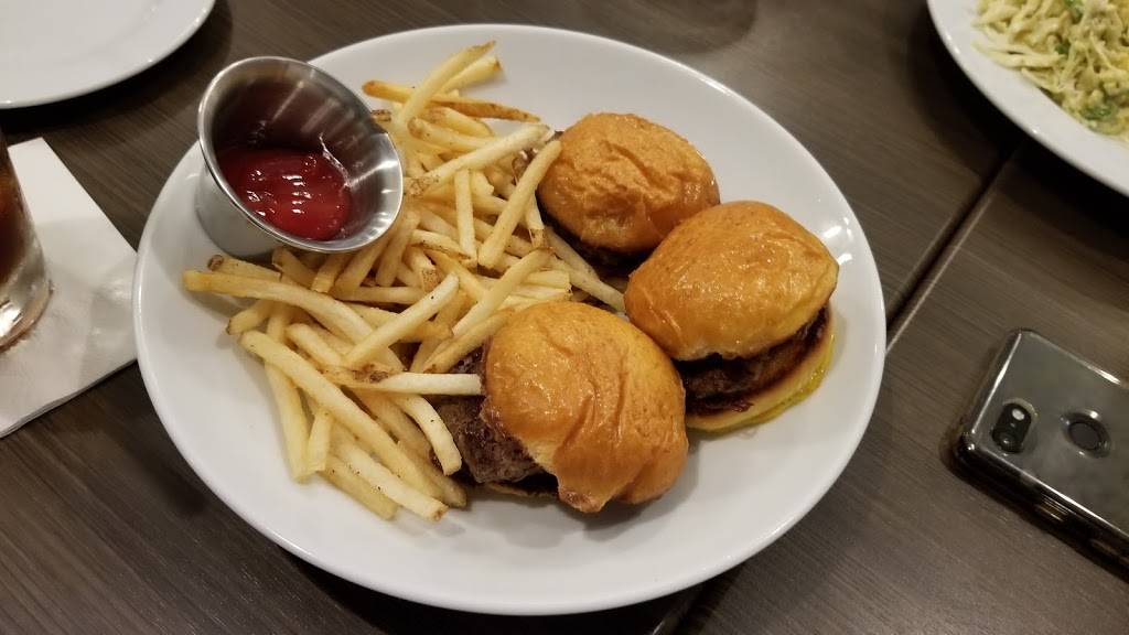 Barretts On The Pike | restaurant | 588 Baltimore Pike, Bel Air, MD 21014, USA | 4433717516 OR +1 443-371-7516