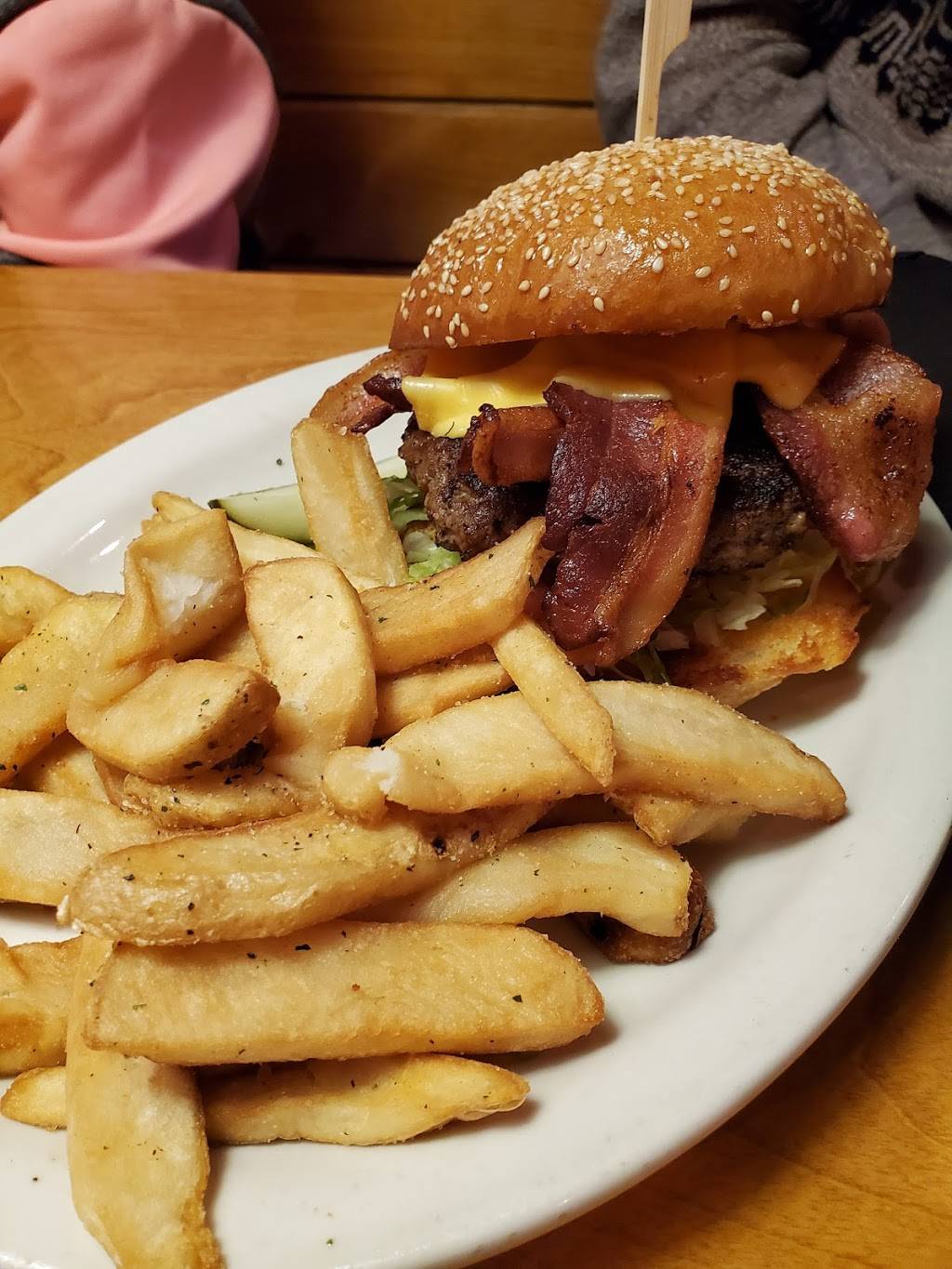 Texas Roadhouse | restaurant | 6707 W Kellogg Dr, Wichita, KS 67209, USA | 3169438722 OR +1 316-943-8722