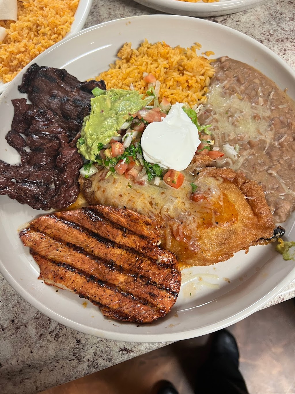 La Familia Mexican Restaurant | restaurant | 365 N Grand Mesa Dr, Cedaredge, CO 81413, USA | 9708565057 OR +1 970-856-5057
