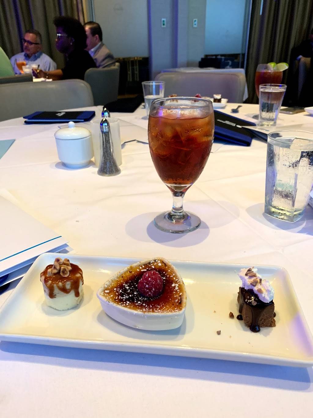 Perrys Steakhouse & Grille | restaurant | 9827 Katy Fwy, Houston, TX 77024, USA | 8323589000 OR +1 832-358-9000