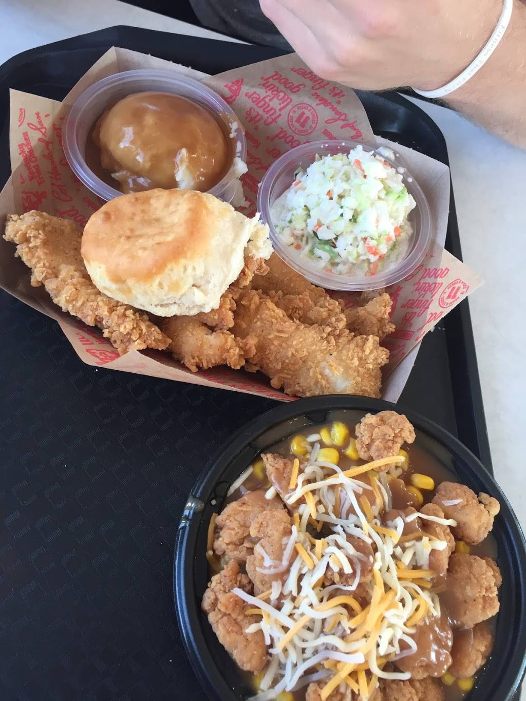 KFC | restaurant | 2101 William St, Cape Girardeau, MO 63703, USA | 5733359763 OR +1 573-335-9763