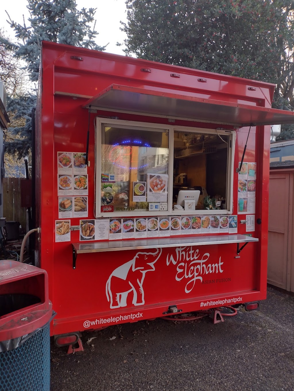 White Elephant Asian Fusion | restaurant | 4233 N Mississippi Ave, Portland, OR 97217, USA | 5037669855 OR +1 503-766-9855