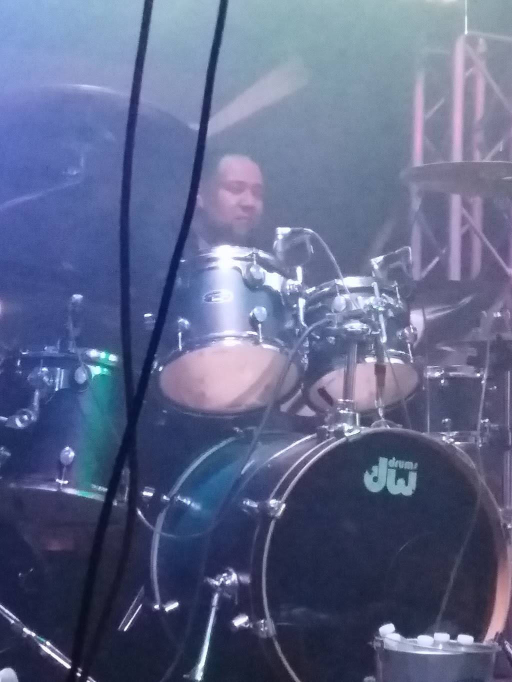 Candela Bar And Grill | restaurant | 8526 W Golf Rd, Niles, IL 60714, USA | 8474147973 OR +1 847-414-7973