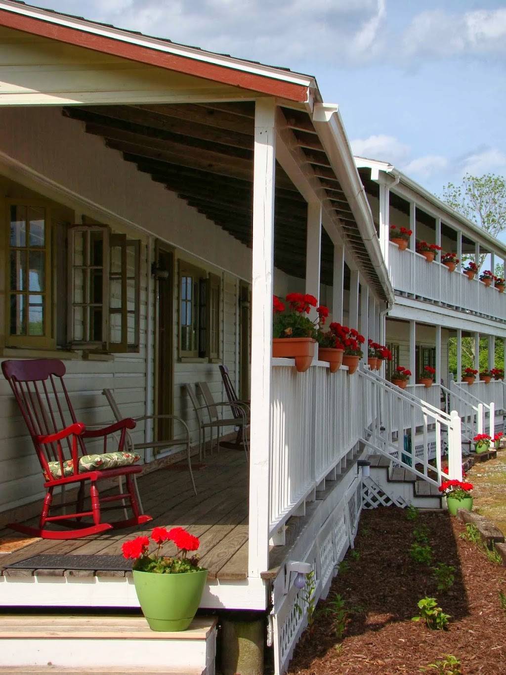 Bay Leaf Cottages & Bistro | restaurant | 2372 Atlantic Hwy, Lincolnville, ME 04849, USA | 2075050458 OR +1 207-505-0458