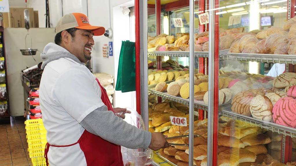 DLa Colmena Market & Catering | restaurant | 129 W Lake Ave, Watsonville, CA 95076, USA | 8317244544 OR +1 831-724-4544