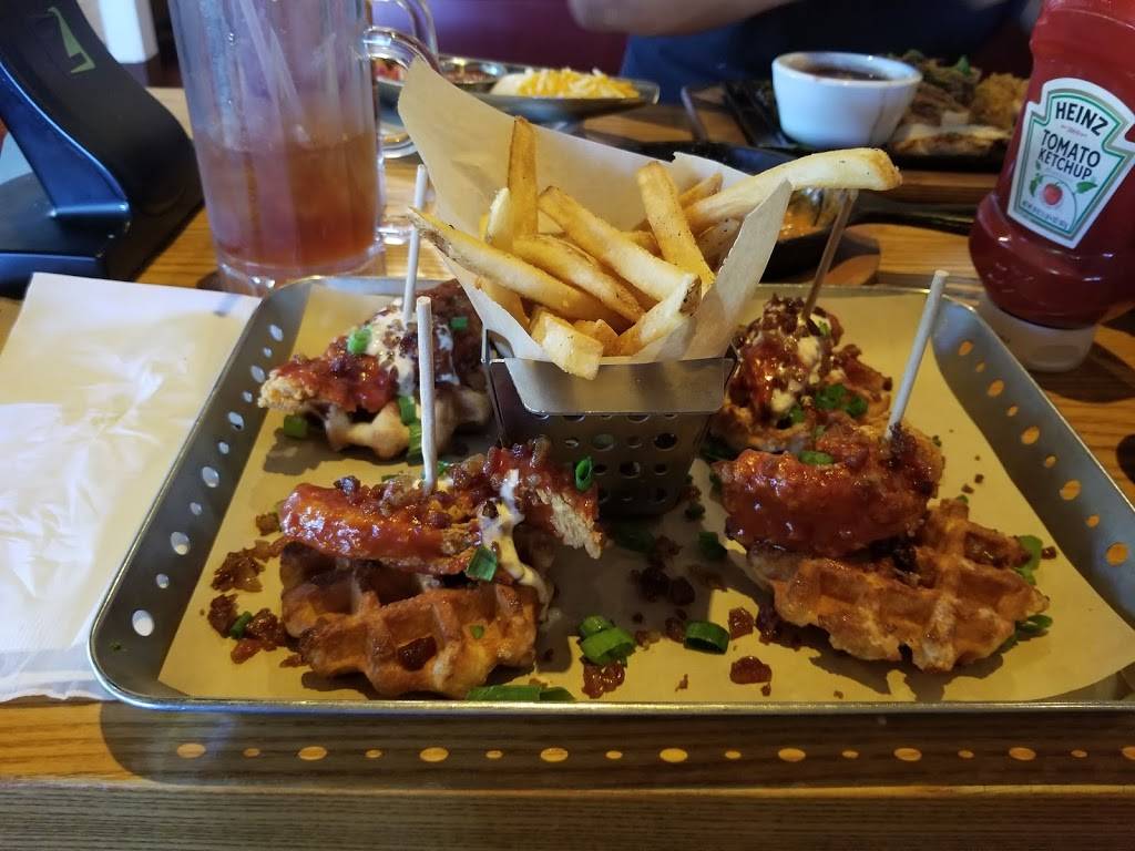 Chilis Grill & Bar | restaurant | 2431 Tarpon Bay Blvd, Naples, FL 34119, USA | 2395942006 OR +1 239-594-2006