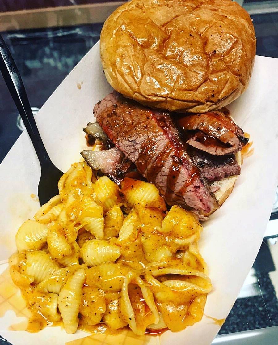 Rolling Smoke BBQ | restaurant | 2501 Dallas St, Aurora, CO 80010, USA | 7205734142 OR +1 720-573-4142