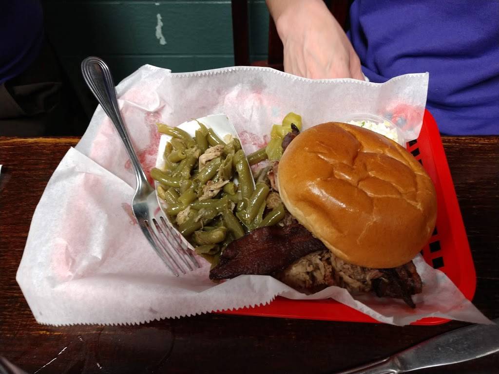 Bluegrass BBQ | restaurant | 609 Snidow St, Pembroke, VA 24136, USA | 5406262271 OR +1 540-626-2271