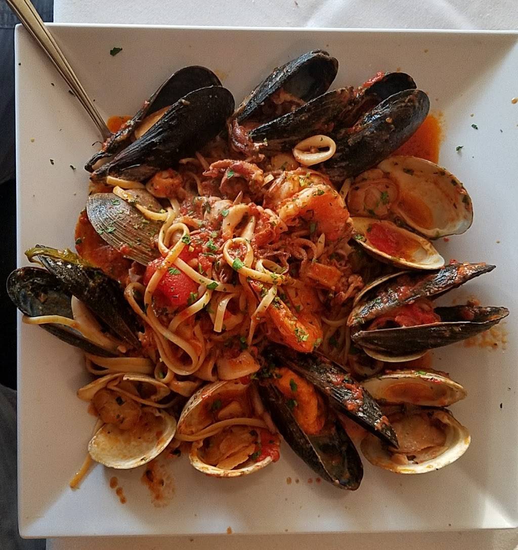 La Scogliera | restaurant | 474 River Rd, Shelton, CT 06484, USA | 2039221179 OR +1 203-922-1179