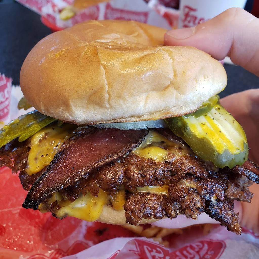 Freddys Frozen Custard & Steakburgers | restaurant | 9901 Xenia Ave N, Brooklyn Park, MN 55443, USA | 7634329860 OR +1 763-432-9860