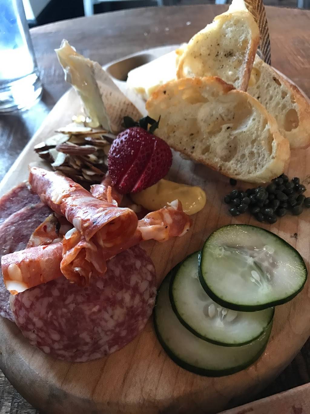 Apres Wine Bar & Bistro | restaurant | 1010 Martin St, Iowa City, IA 52245, USA | 3194991198 OR +1 319-499-1198