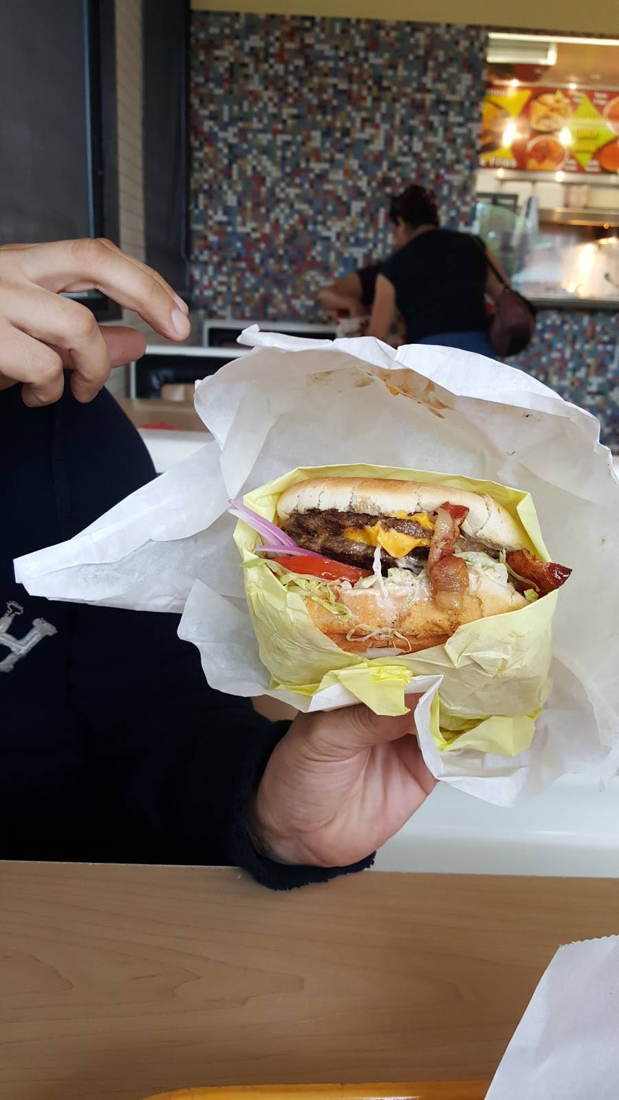 Louis Burgers | restaurant | 308 E Compton Blvd, Compton, CA 90221, USA | 3106375263 OR +1 310-637-5263