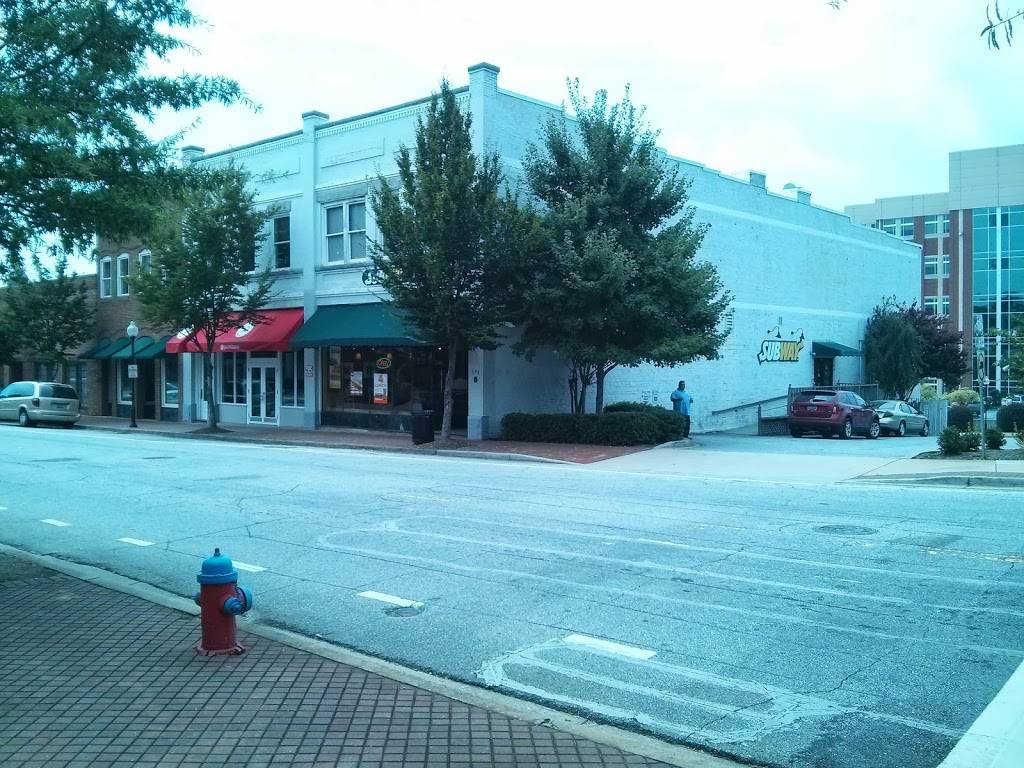 Subway | restaurant | 156 Magnolia St, Spartanburg, SC 29306, USA | 8645850133 OR +1 864-585-0133