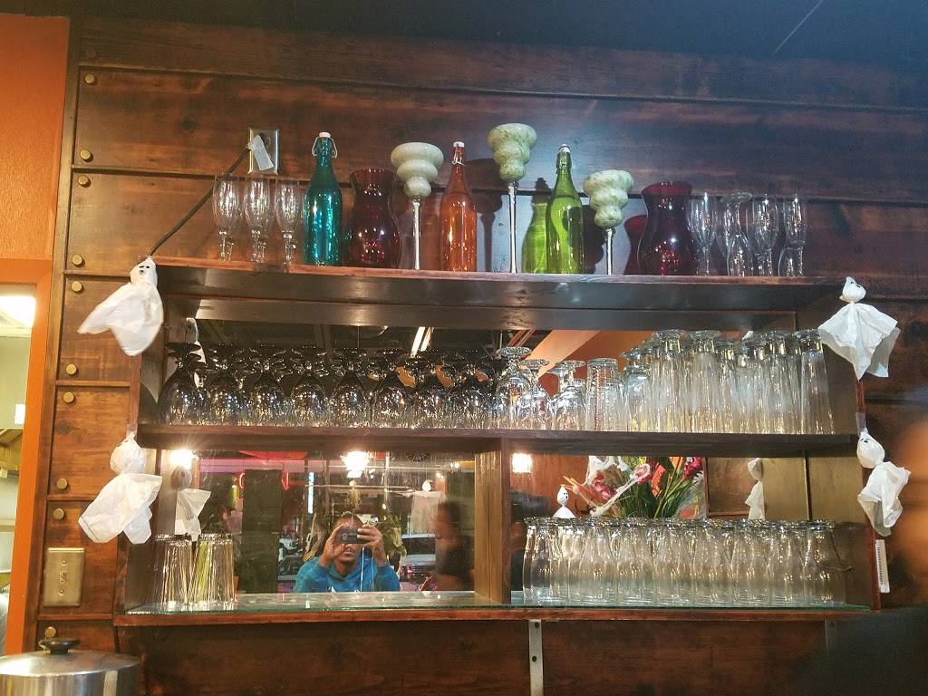 Ginger Thai Restaurant | restaurant | 6434 E Mockingbird Ln #111, Dallas, TX 75214, USA | 2148876175 OR +1 214-887-6175