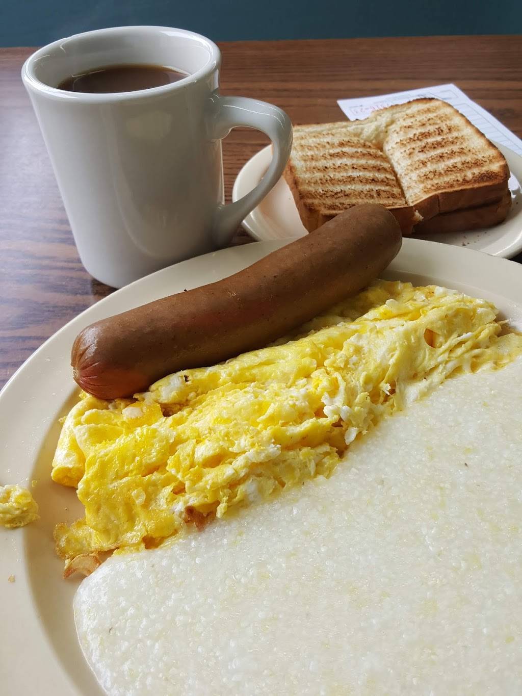 Sharons Country Diner | restaurant | 103 W Main St, Clinton, NC 28328, USA | 9105925086 OR +1 910-592-5086