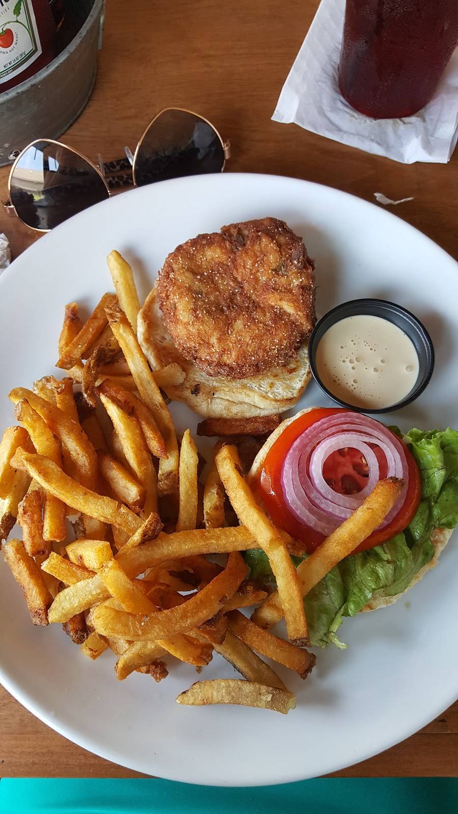 Captain Groovys Grill & Raw Bar | restaurant | 8101 Shore Dr, Norfolk, VA 23518, USA | 7579654667 OR +1 757-965-4667