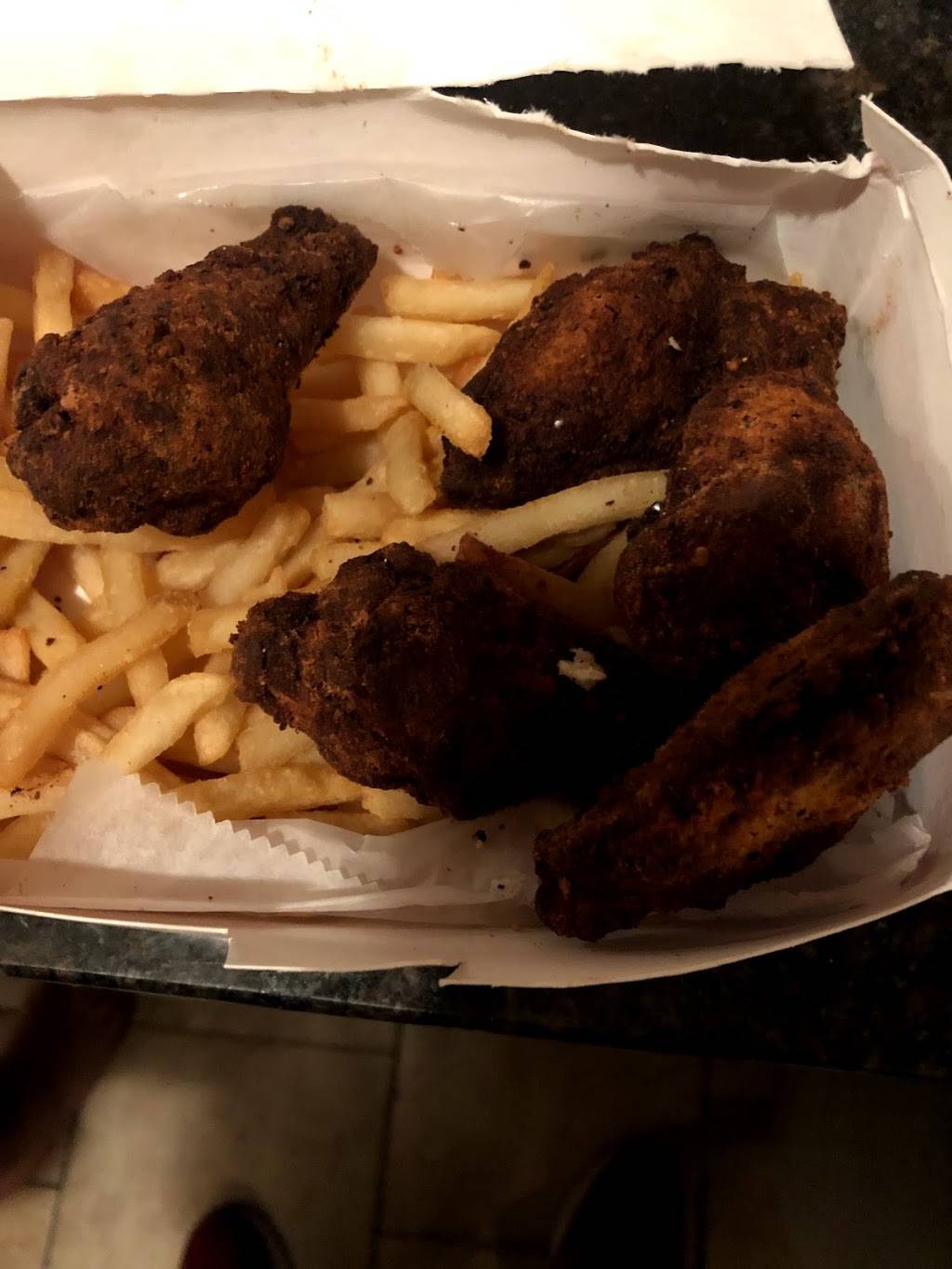 Mikeys Famous Pizza & Chicken | restaurant | 1304 Beach Channel Dr, Far Rockaway, NY 11691, USA | 3476199200 OR +1 347-619-9200