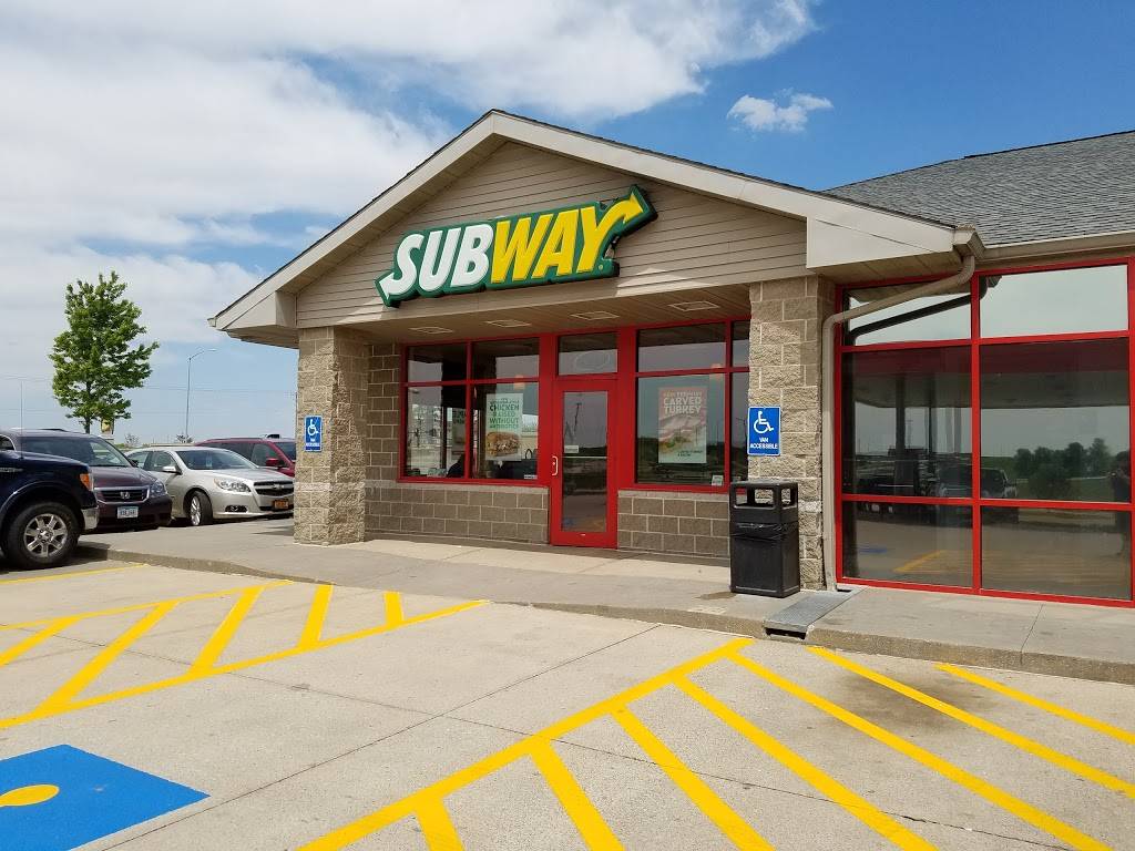 Subway Restaurants | restaurant | I-80 Exit 182, Kum and Go C-Store, 709 Lang Creek Ave, Grinnell, IA 50112, USA | 6412360662 OR +1 641-236-0662