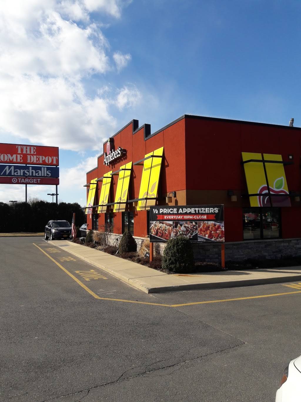 Applebees Grill + Bar | restaurant | 1710 Hempstead Turnpike, Elmont, NY 11003, USA | 5167751377 OR +1 516-775-1377