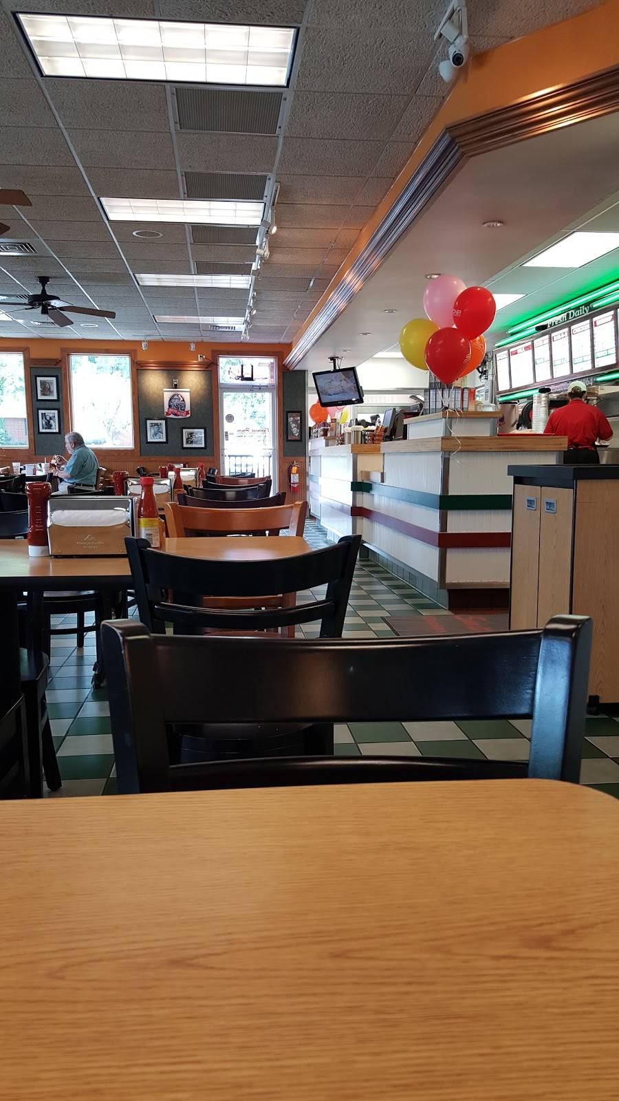 Smithfields Chicken N Bar-B-Q | restaurant | 1440 E Broad St, Fuquay-Varina, NC 27526, USA | 9195572400 OR +1 919-557-2400