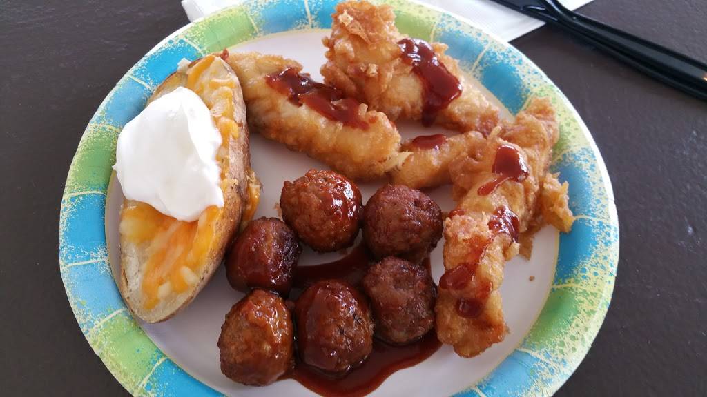 Hawthornes Backyard | restaurant | 1200 W Hawthorne Ln, West Chicago, IL 60185, USA | 6302936700 OR +1 630-293-6700