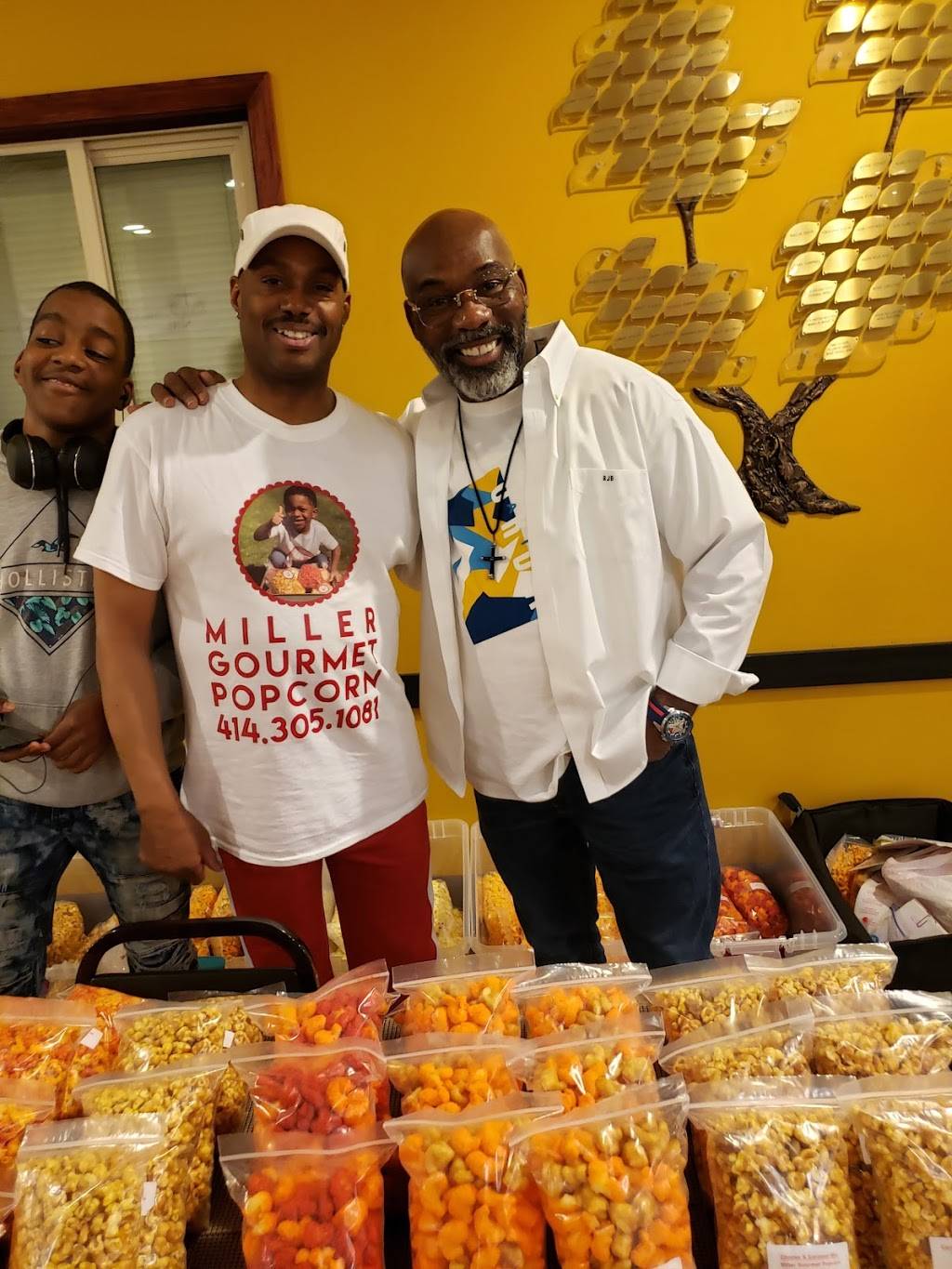 Miller Gourmet Popcorn Shop | meal takeaway | 321 W National Ave, Milwaukee, WI 53204, USA | 4143051081 OR +1 414-305-1081