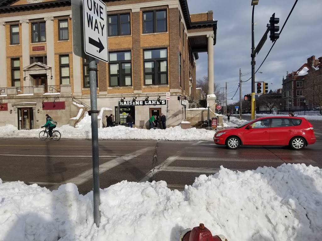 Raising Canes Chicken Fingers | restaurant | The Dinkydome, 302 15th Ave SE, Minneapolis, MN 55414, USA | 6123314279 OR +1 612-331-4279