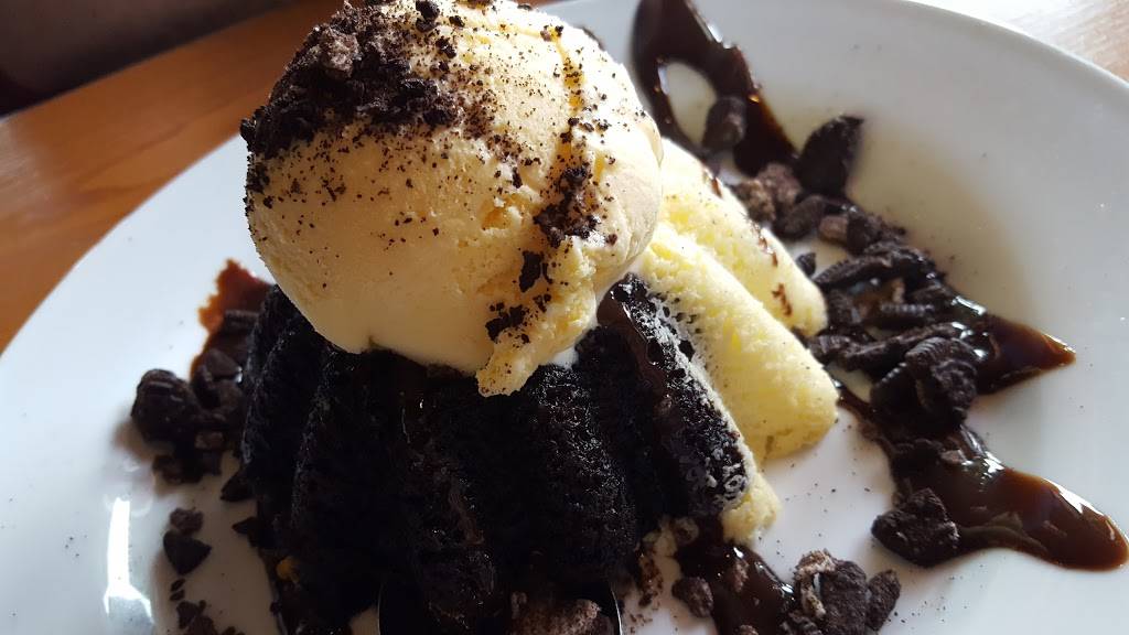 Chilis Grill & Bar | meal takeaway | 140 NJ-17, East Rutherford, NJ 07073, USA | 2014384150 OR +1 201-438-4150