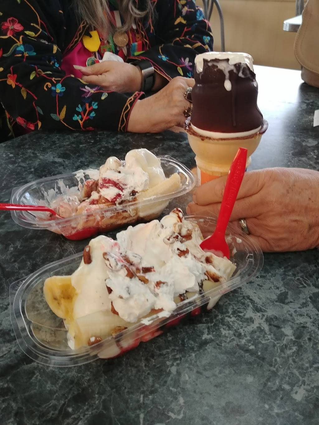 Dairy Queen Store | restaurant | 7118 Marbach Rd, San Antonio, TX 78227, USA | 2106737269 OR +1 210-673-7269