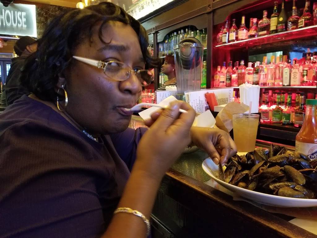 Crab House | restaurant | 5706 Germantown Ave, Philadelphia, PA 19144, USA | 2158445051 OR +1 215-844-5051