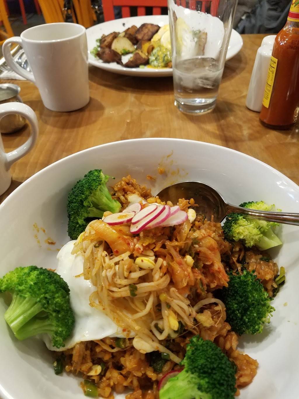 Simple Cafe Milwaukee | restaurant | 2124 N Farwell Ave, Milwaukee, WI 53202, USA | 4142712124 OR +1 414-271-2124