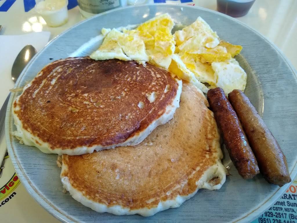 Hangar One Cafe | cafe | 4200 Walden Weaver Rd, Hemet, CA 92545, USA | 9517665460 OR +1 951-766-5460