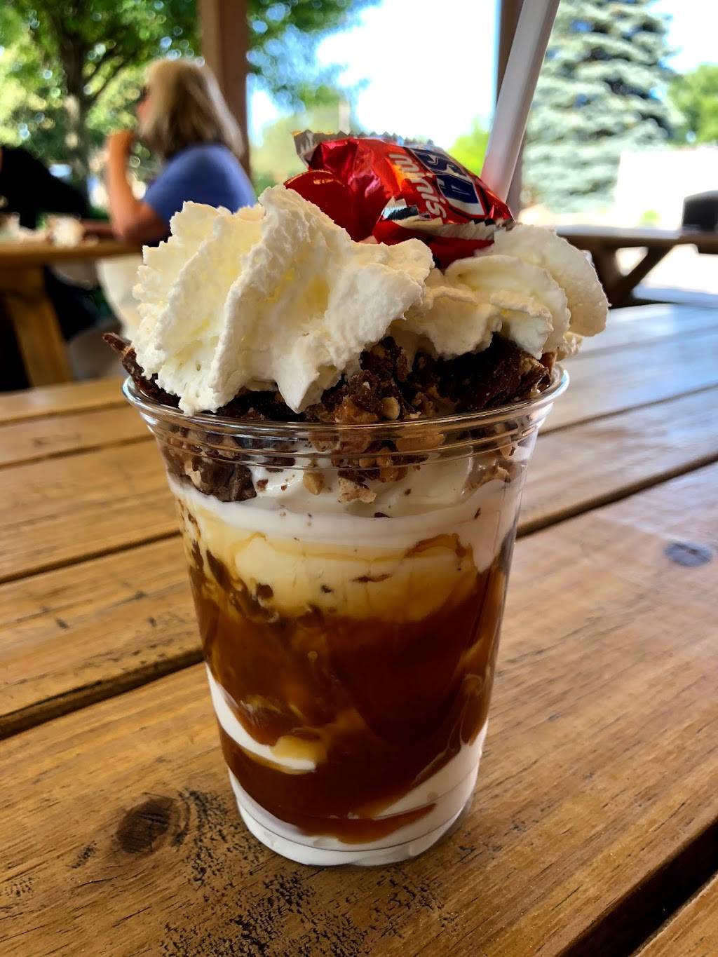Captain Sundae | restaurant | 537 W Main Ave, Zeeland, MI 49464, USA | 6167721540 OR +1 616-772-1540
